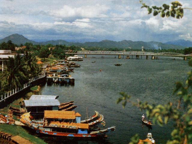 hue05.jpg (61906 bytes)