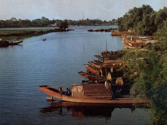 hue07.jpg (62657 bytes)