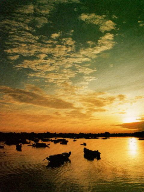 hue08.jpg (54138 bytes)
