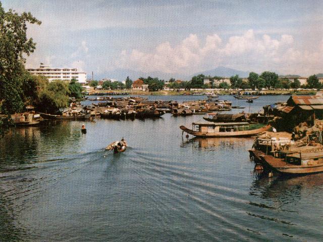 hue09.jpg (64492 bytes)