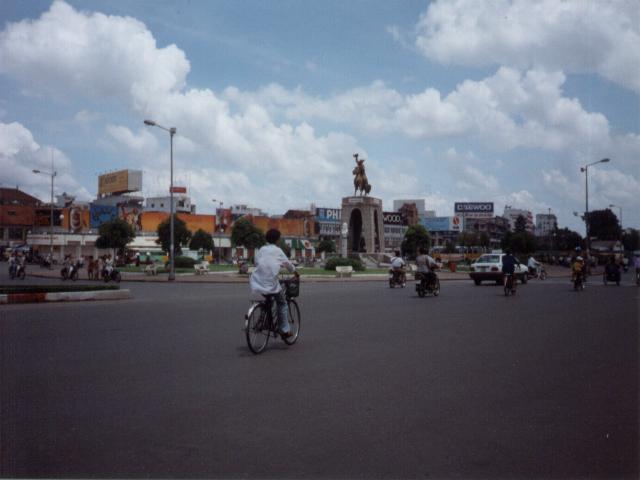 saigon24.jpg (30118 bytes)