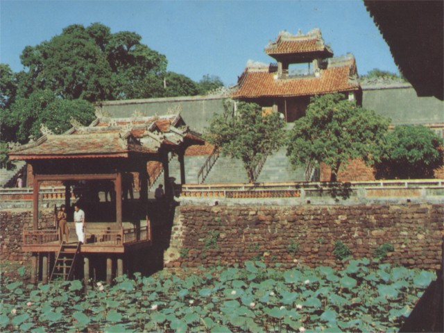 tuduc03.jpg (101953 bytes)