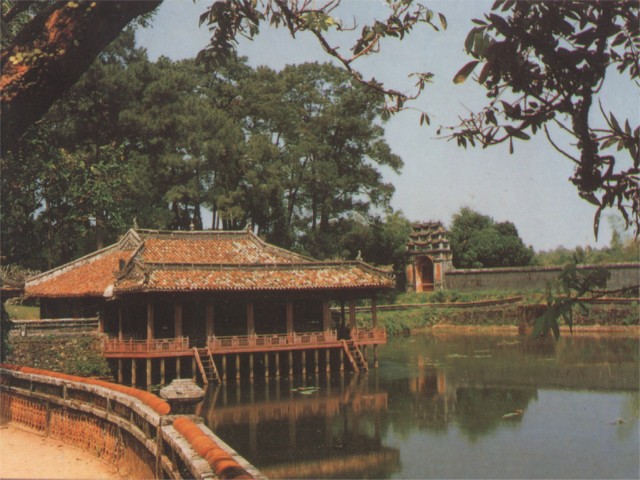 tuduc04.jpg (92980 bytes)