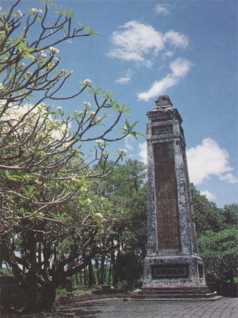 tuduc06a.jpg (101564 bytes)