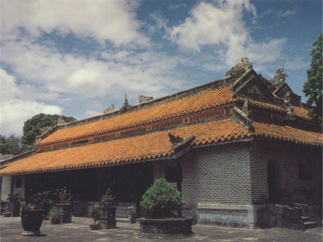 tuduc07a.jpg (77176 bytes)