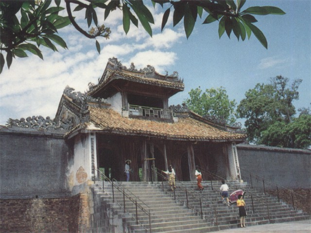 tuduc08a.jpg (94368 bytes)