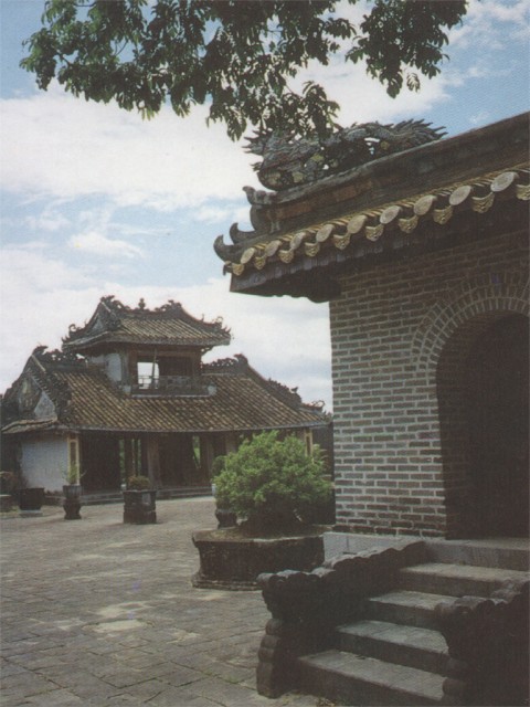 tuduc10a.jpg (81811 bytes)